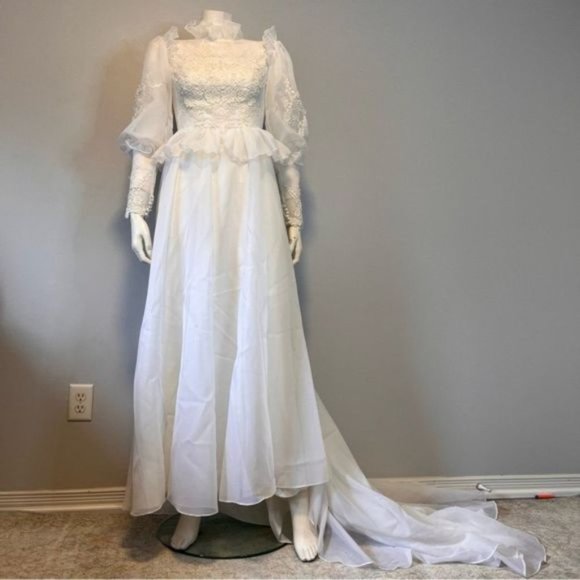 Vintage 1980s Long Puff Sleeve Alencon Lace Frill Waist Wedding Gown Size XXS - Picture 13 of 14